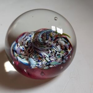 Vintage Caithness Art Glass Paperweight in VGUC